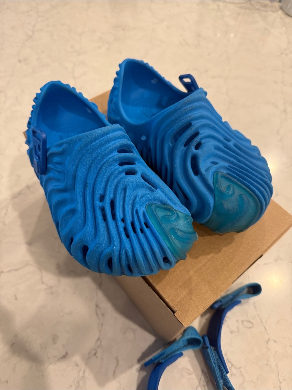 Little Kids C11 Salehem Bembury Crocs in Blue cannot be worn with straps